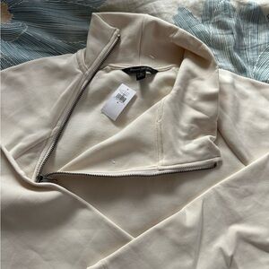 Beige right side zip fashion mock neck sweater size small Banana Republic